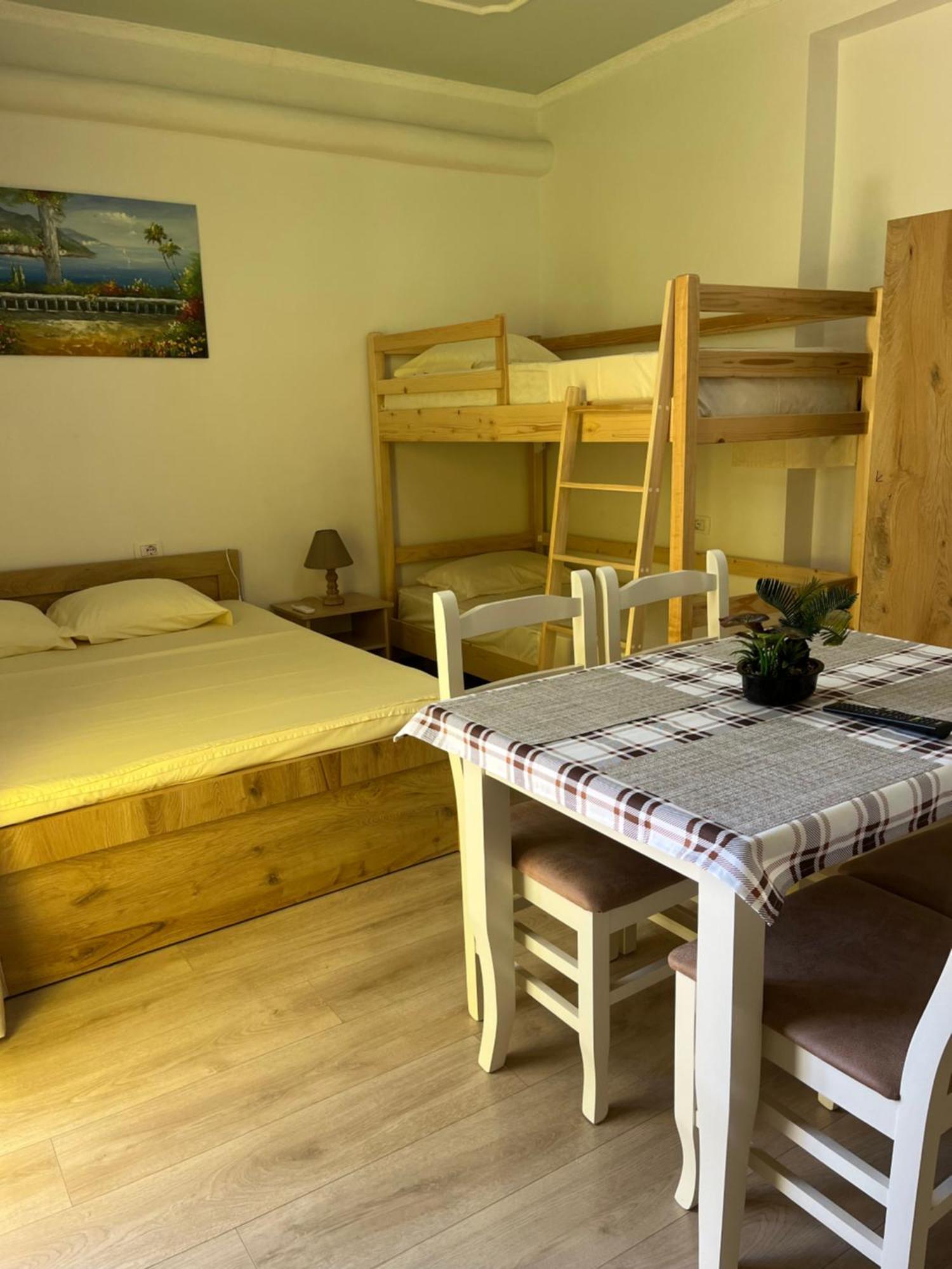 Guesthouse Kristi & Mari Vlore Exterior photo